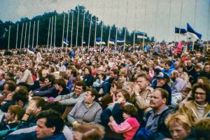 11. septembril 1988 toimunud üritusel "Eestimaa laul" ütles Heinz Valk oma kõne lõpus lause "Ükskord me võidame niikuinii!"