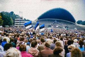 11. septembril 1988 toimunud üritusel "Eestimaa laul" ütles Heinz Valk oma kõne lõpus lause "Ükskord me võidame niikuinii!"