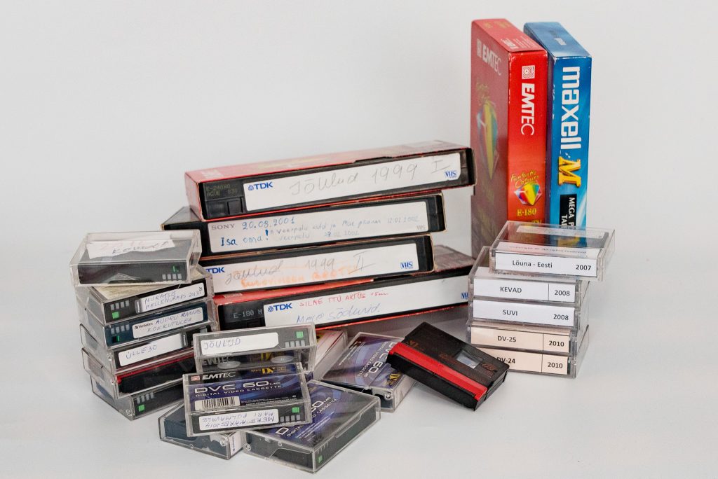 Digiteerin miniDV, Hi8, Video8, Digital8, VHS ja VHS-C videokassette.